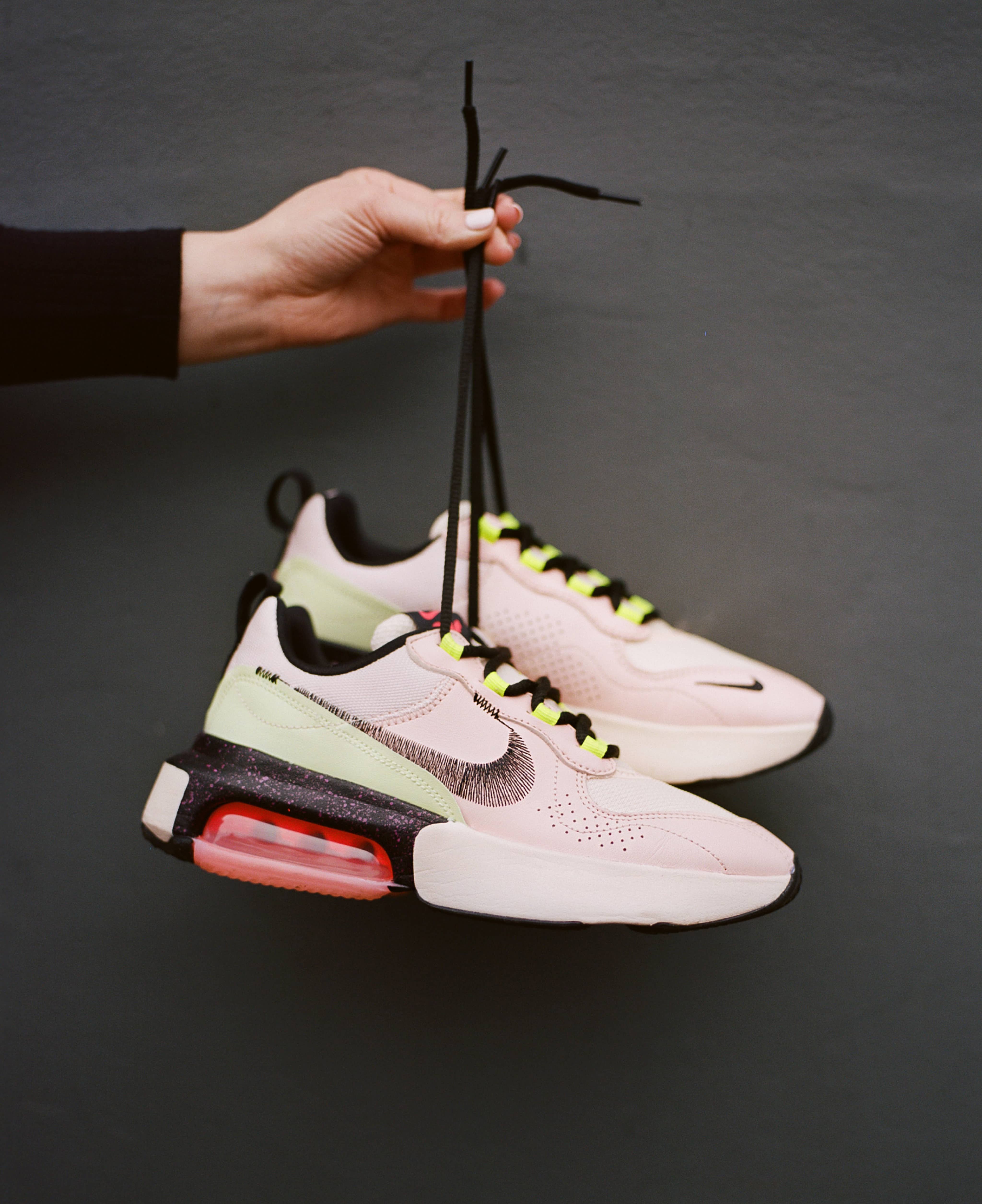 靴 NIKE AIR MAX VERONA Nike's Air Max Verona Is A Fashion Sneaker For Women
